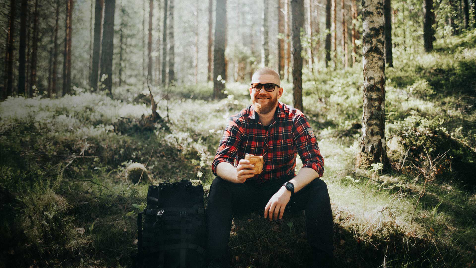 Mies ev&auml;stauolla mets&auml;ss&auml;